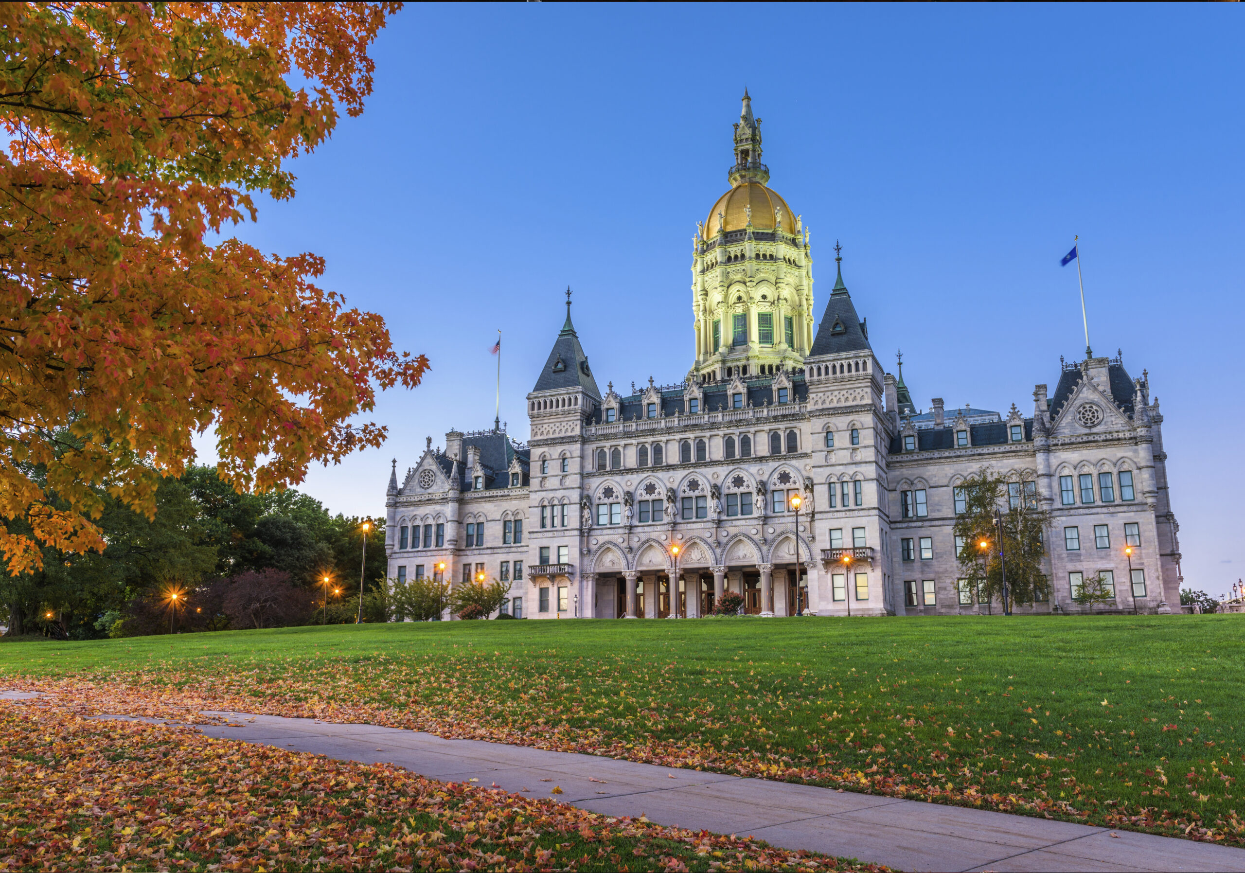 Register Citizen: Senate approves $15 minimum wage